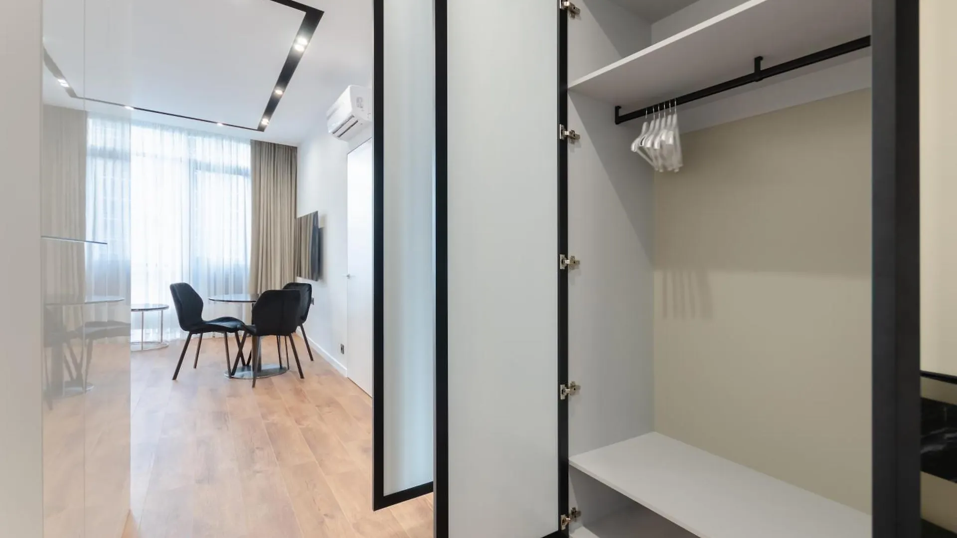 Petrovdom 2-5 New Apartment In Rc Novopecherski Lypky, 19B Andrii Verkhogliad Street Kiev